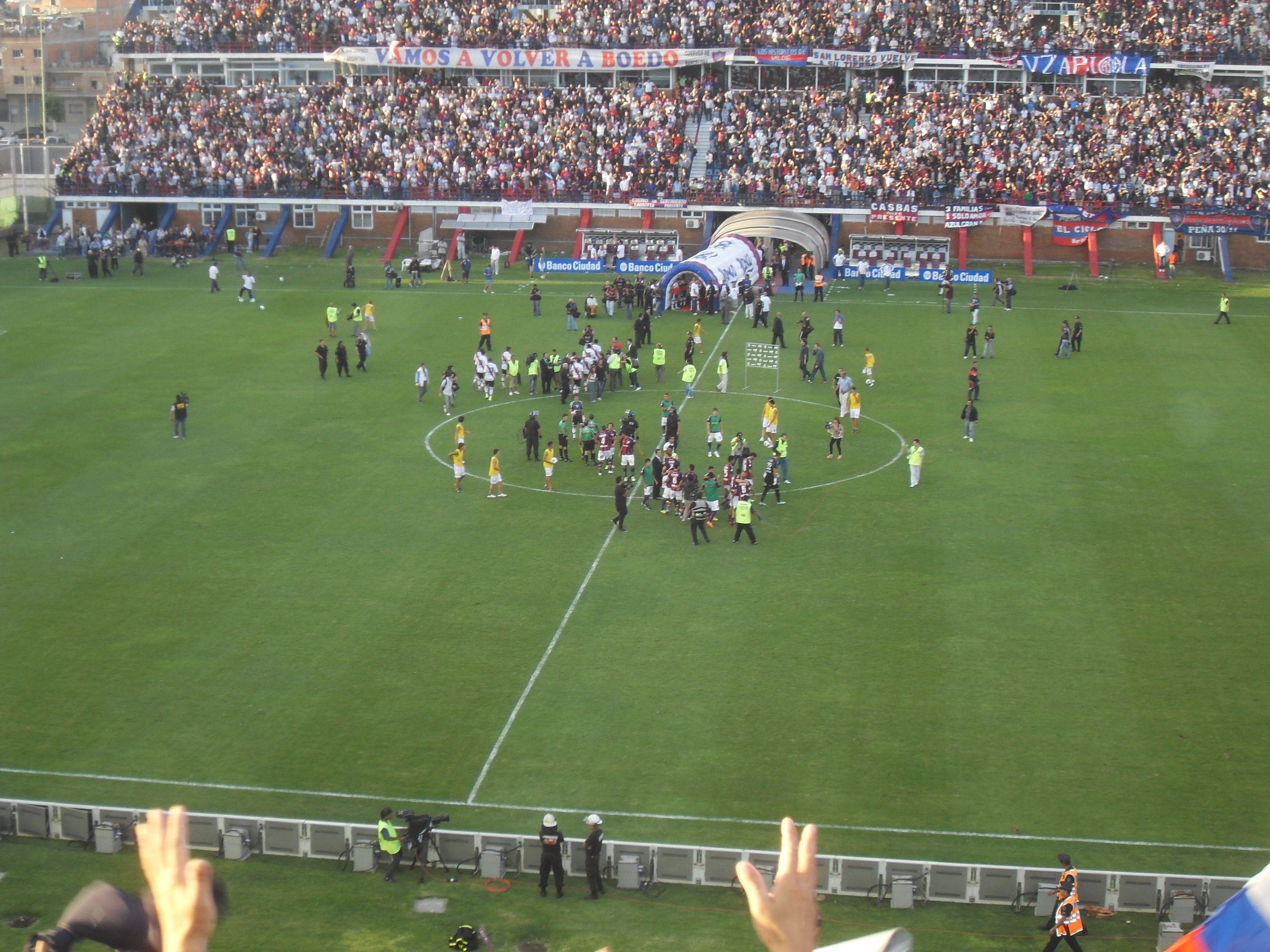 Los jugadores celebran al finalizar el partido