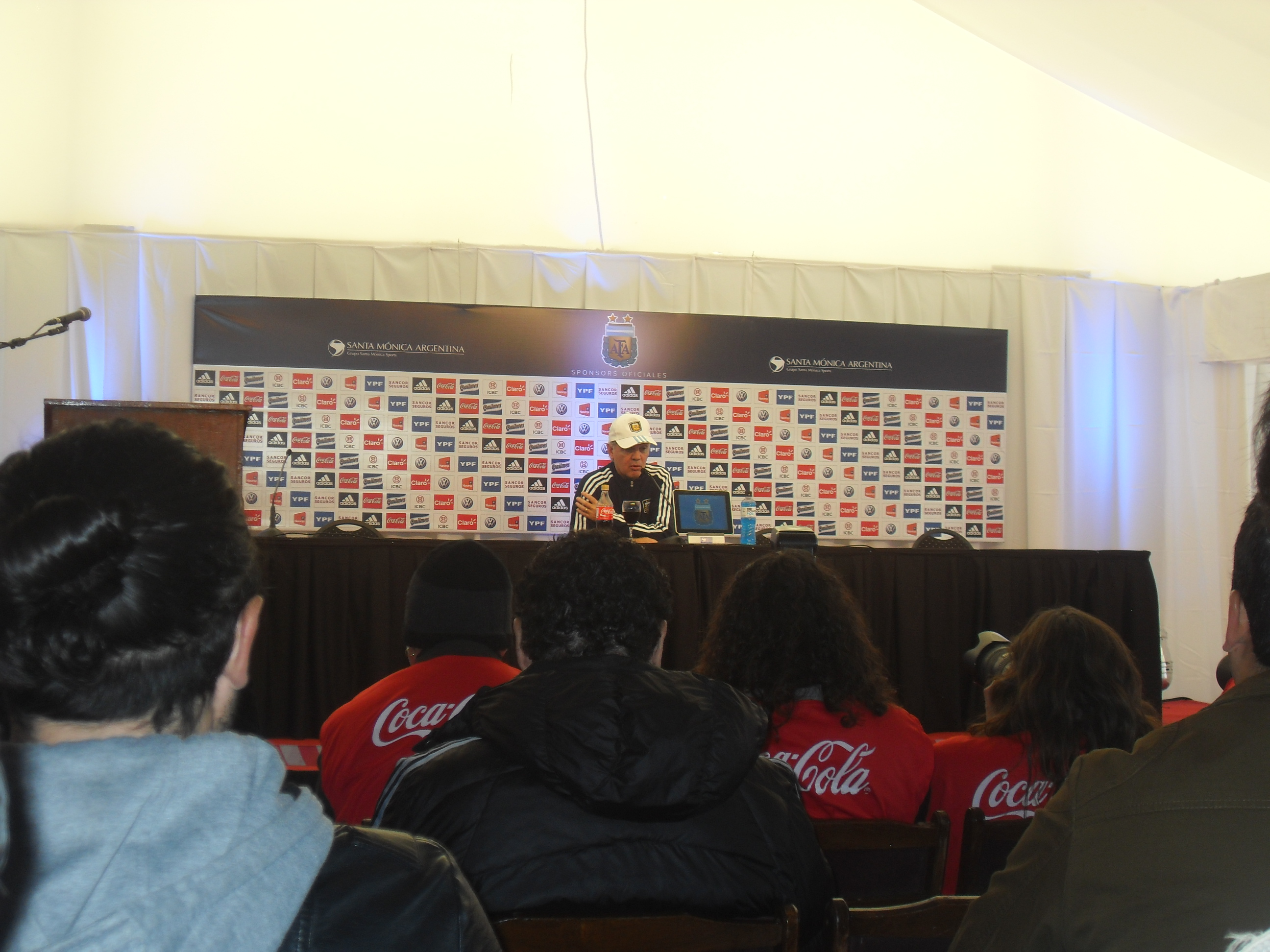 Sabella, ante la prensa...