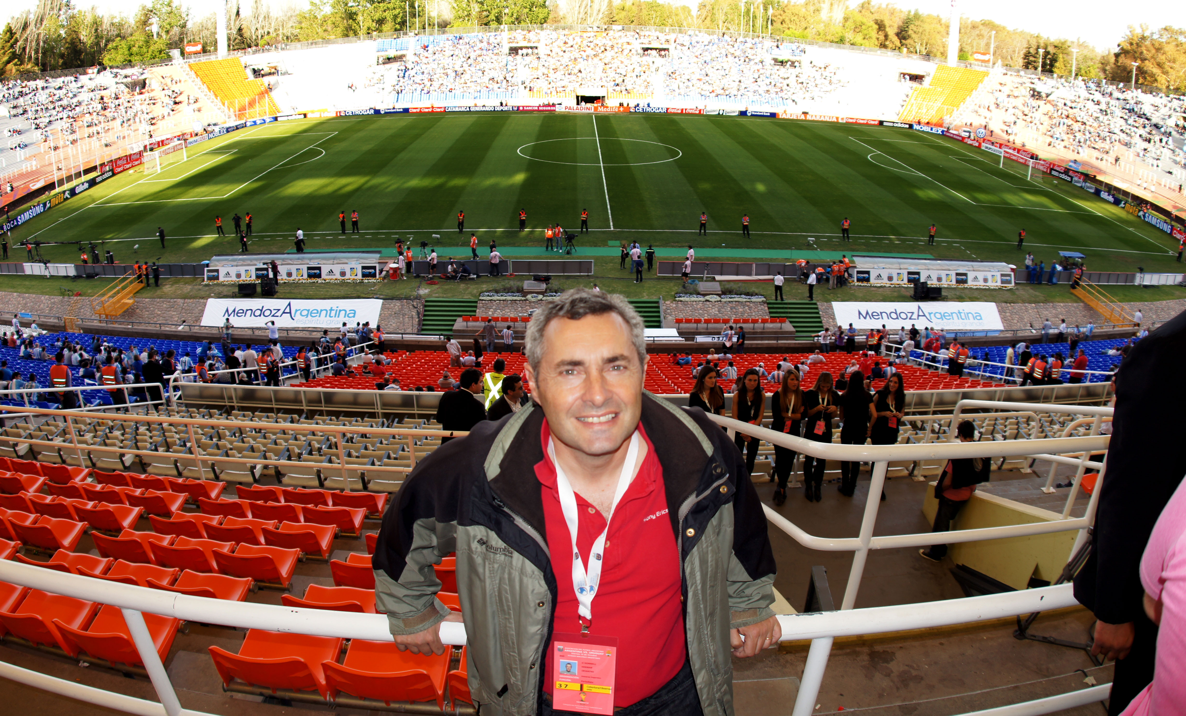 HERNAN-en-el-Estadio-Malvinas-Argentinas[1]