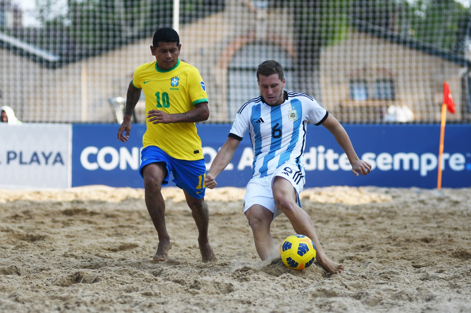 Argentina debutó con victoria por 5 a 4 ante Uruguay en la Copa América de Fútbol  Playa